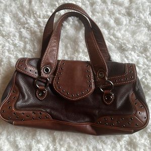 Cute Michael Kors leather handbag.  Very clean inside.  Ready for a new home.